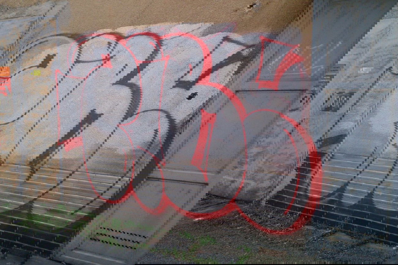 Graffiti Bombing in Praha - Photo by Exist333