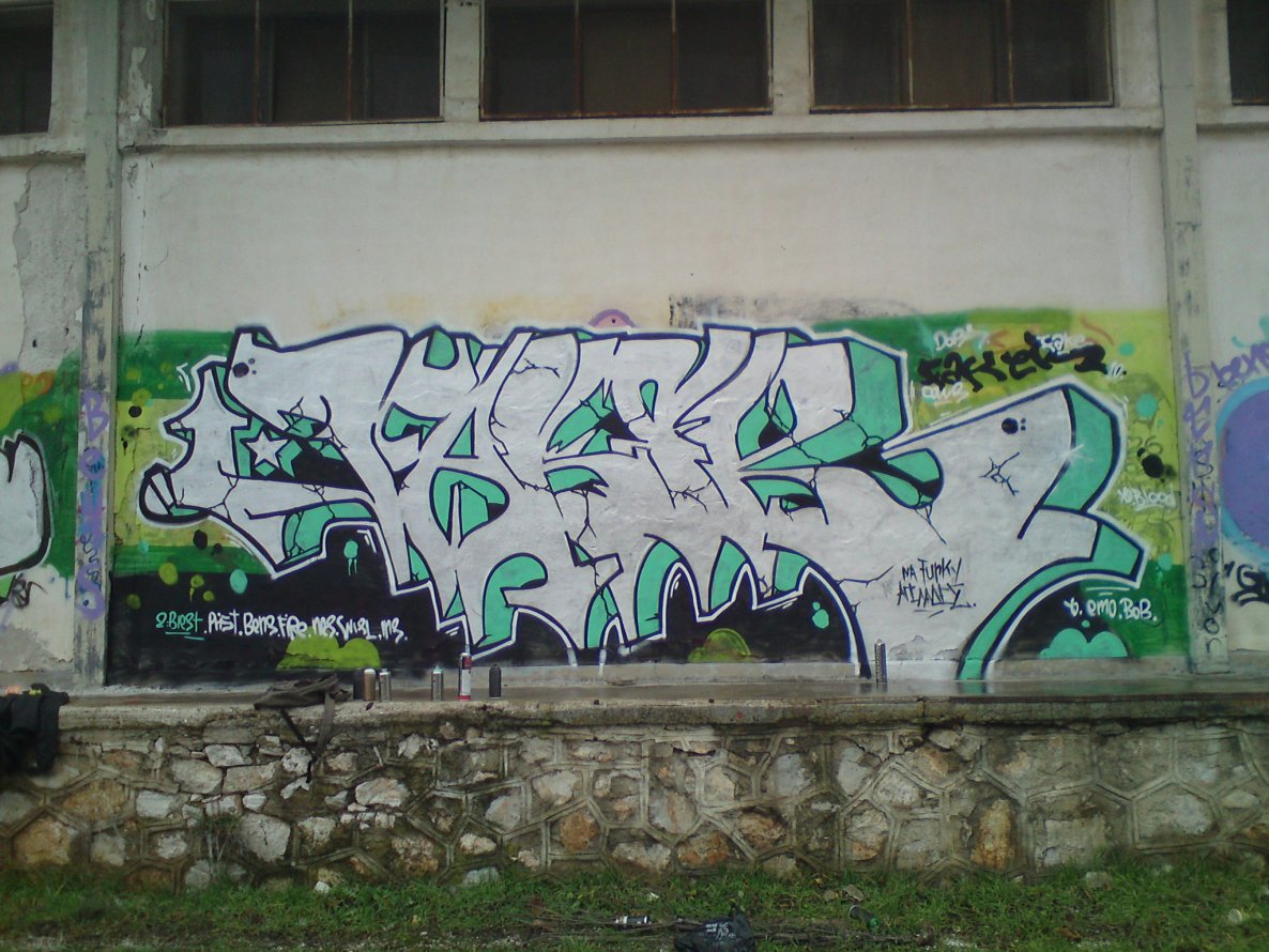 Graffiti Bombing - Photo by FAKExWOLF - fake, larisa, greece (2012)