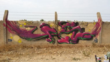 Graffiti Wall in Espera siusplau... - Photo by FIL - 3dletters (2016)