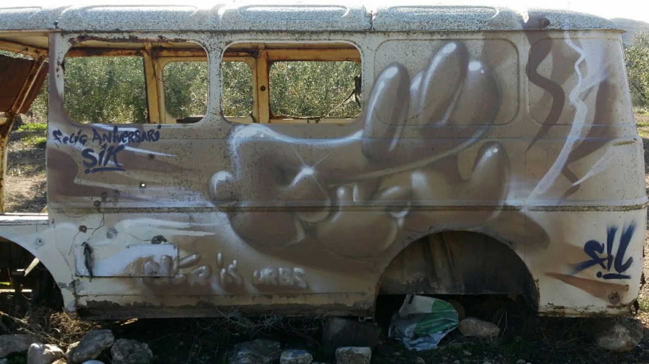 Graffiti Bombing - Photo by FIL - 3dletters (2016)