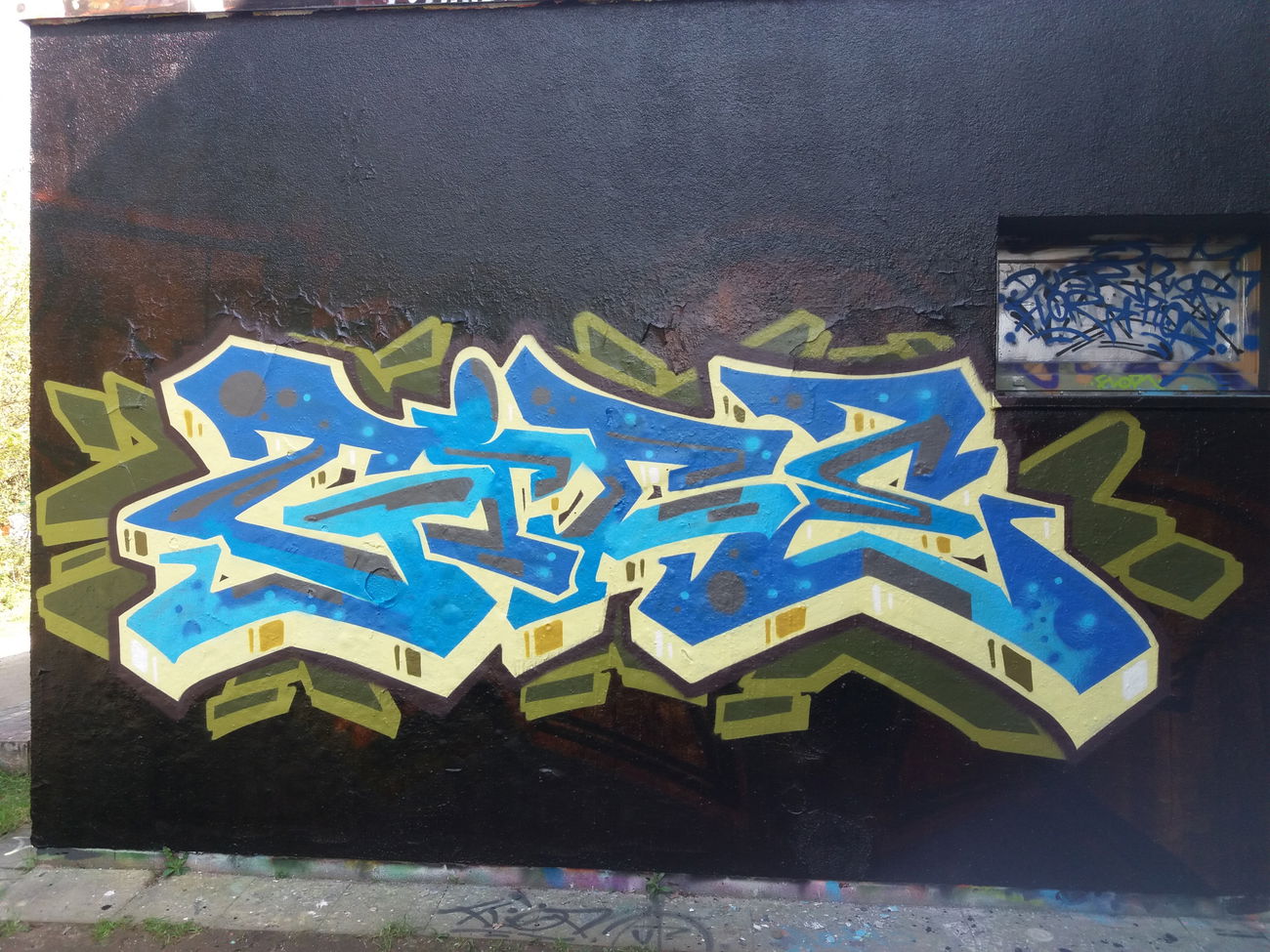 Graffiti Wall in Rostock - Photo by FLOR45