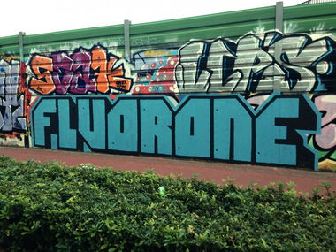 Graffiti Bombing - Photo by FLUORONE - fluorone, fluor (2013)