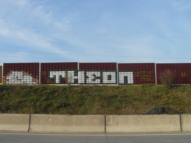 Graffiti Bombing - Photo by FOESandFriends - Theon, FOE, Crew