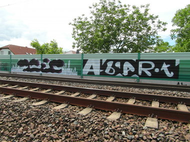 Graffiti Bombing - Photo by FOESandFriends - Tic, Abart, FOE