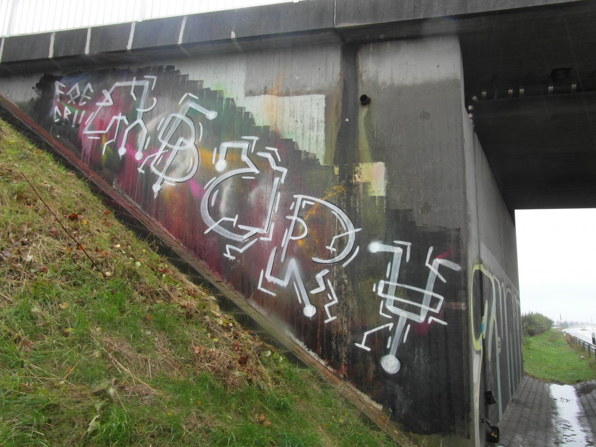 Graffiti Bombing - Photo by FOESandFriends - Abart, FOE, Crew