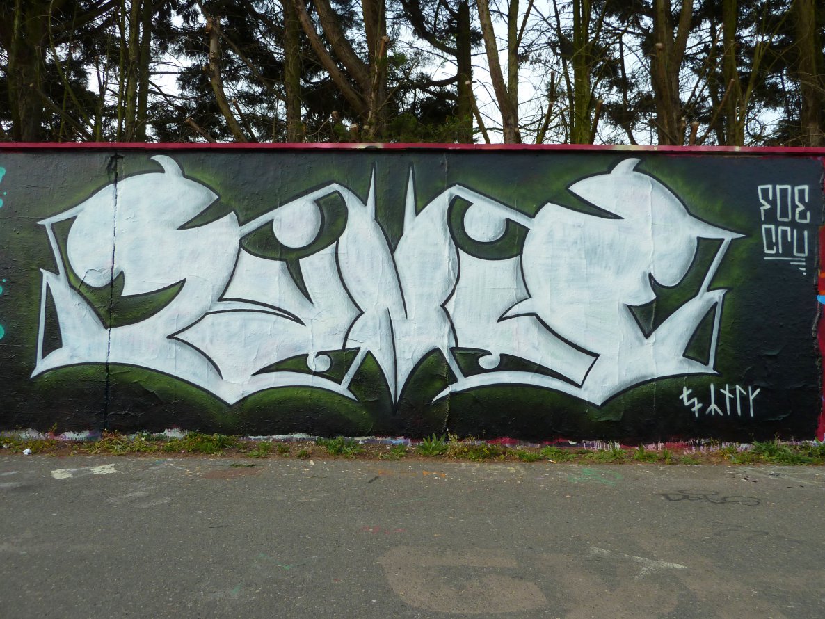 Graffiti Wall - Photo by FOESandFriends - Zynic, FOE, Crew