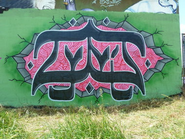 Graffiti Wall - Photo by FOESandFriends - Zynic, FOE, Crew