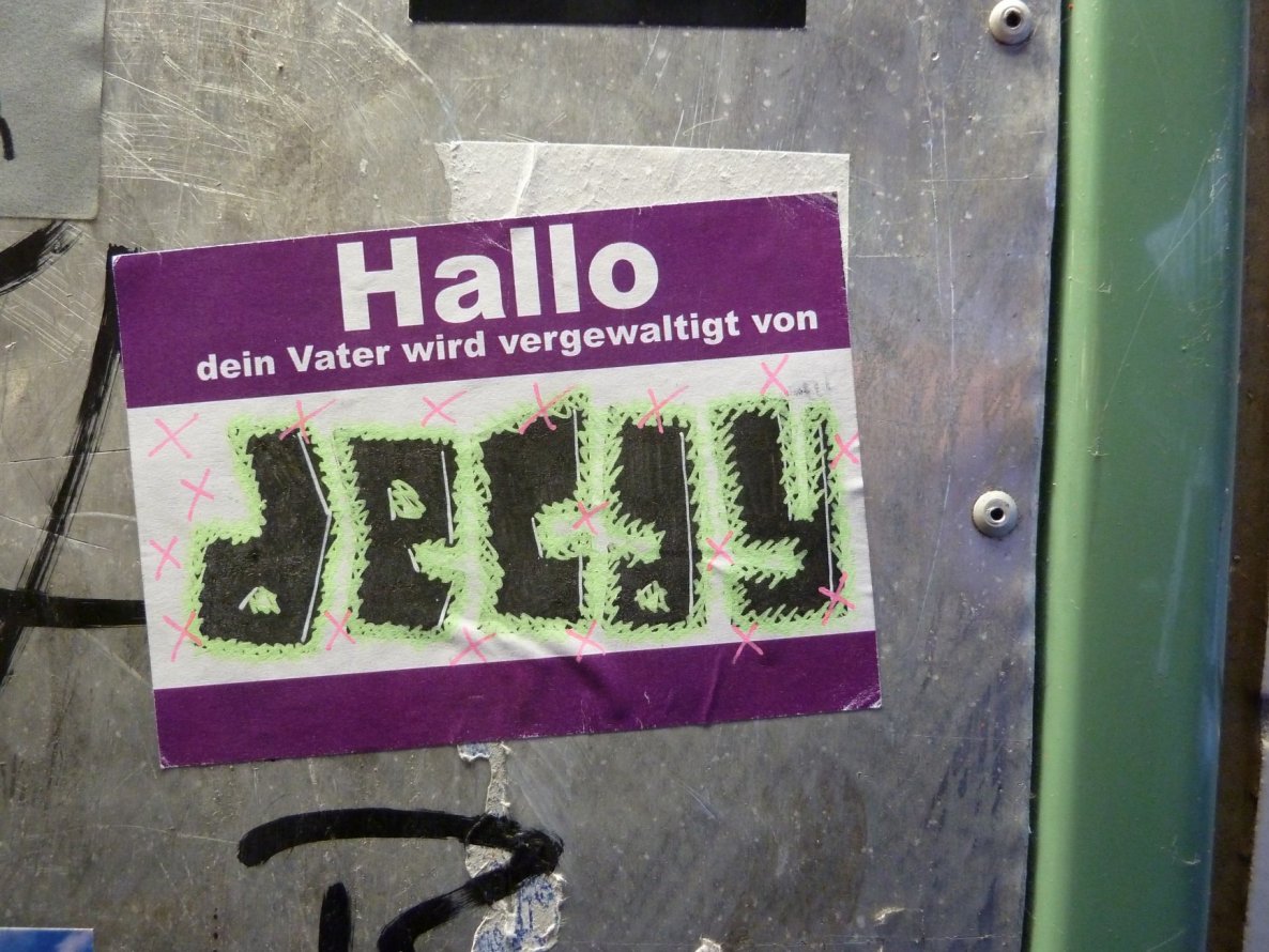 Graffiti Street Art - Photo by FOESandFriends - Sticker, Decay, FOE