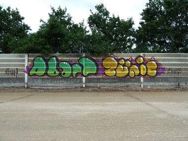 Graffiti Bombing - Photo by FOESandFriends - Abart, Tic, Zynic