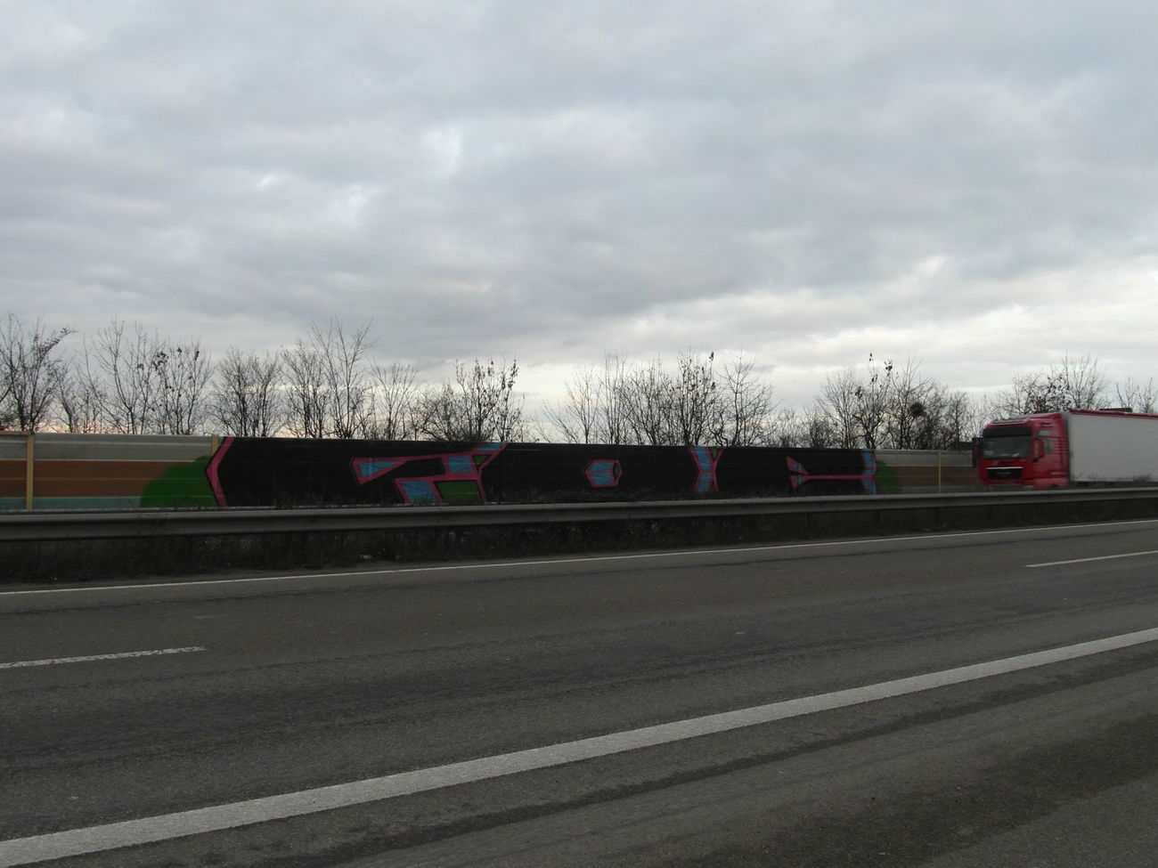 Graffiti Bombing - Photo by FOESandFriends - Abart, Tic, Zynic