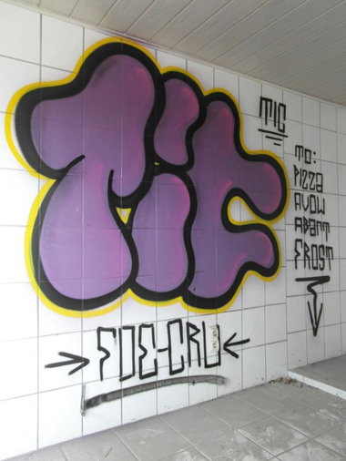 Graffiti Bombing - Photo by FOESandFriends - Tic, FOE, Crew