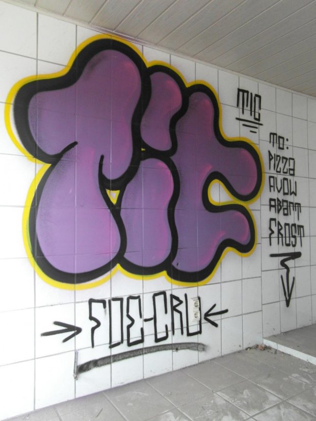 Graffiti Bombing - Photo by FOESandFriends - Tic, FOE, Crew