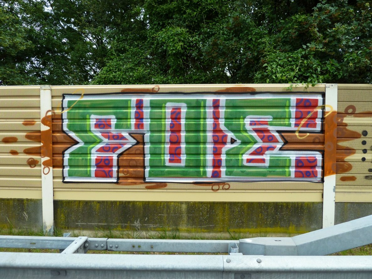 Graffiti Bombing - Photo by FOESandFriends - FOE, Crew, Cru
