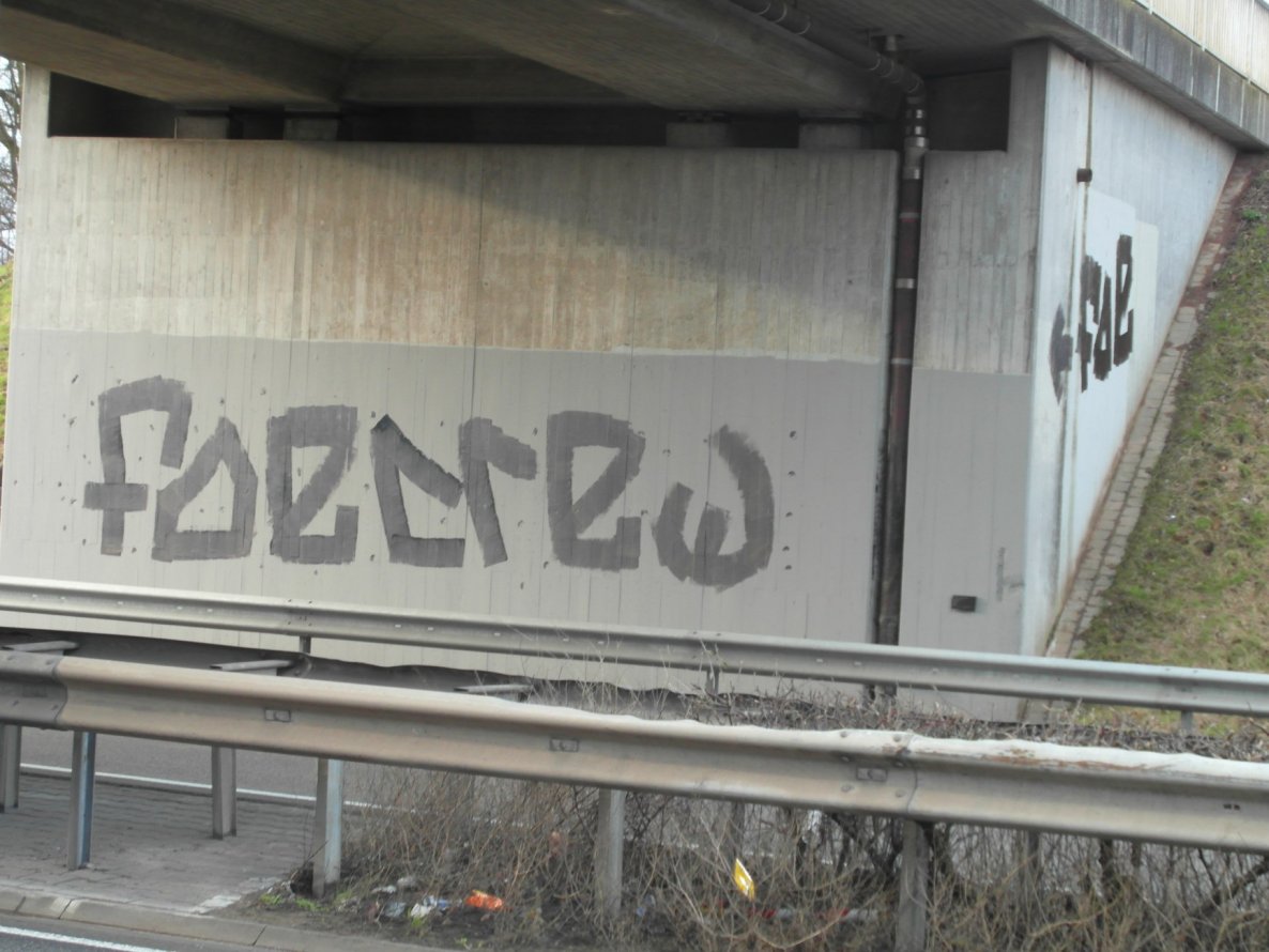 Graffiti Bombing - Photo by FOESandFriends - FOE, Crew, Cru