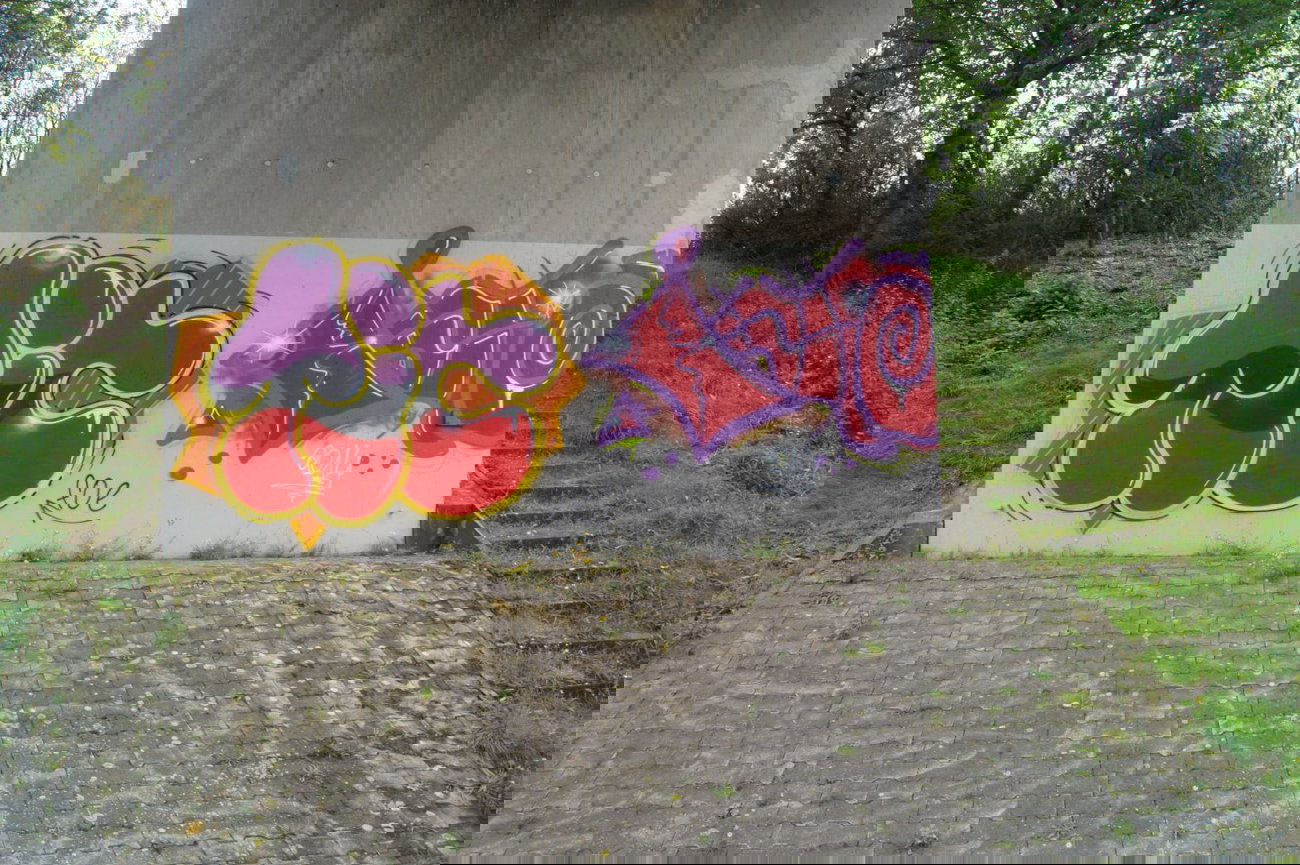 Graffiti Bombing - Photo by FOESandFriends - Tic, FOE, Crew