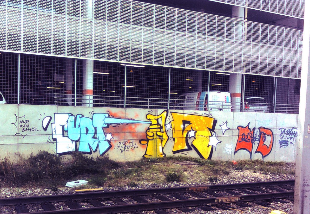 Graffiti Bombing - Photo by FRMONE - curtis (2013)