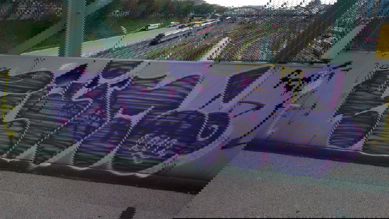 Graffiti Bombing - Photo by FRMONE