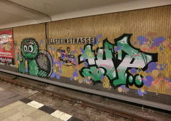 Graffiti Bombing in Berlin - Photo by Fabsen - 1up, one, up