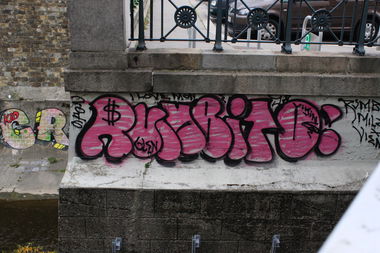 Graffiti Bombing - Photo by FameBalken