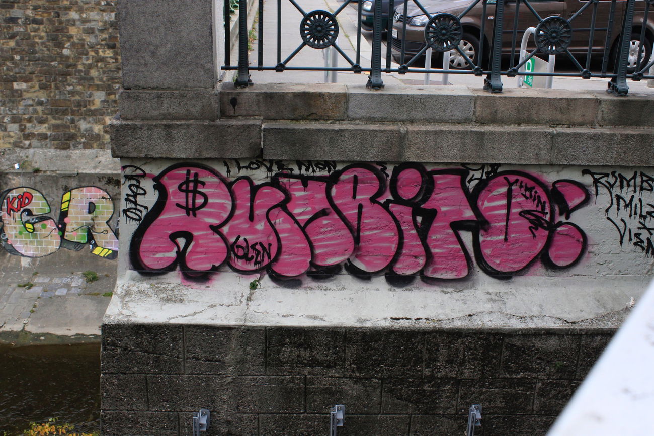 Graffiti Bombing - Photo by FameBalken