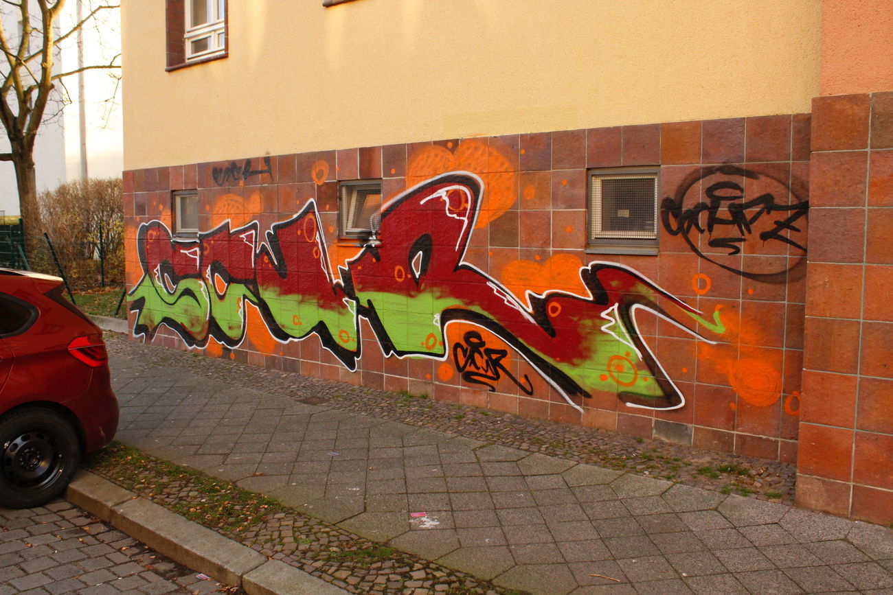 Graffiti Bombing - Photo by FameBalken
