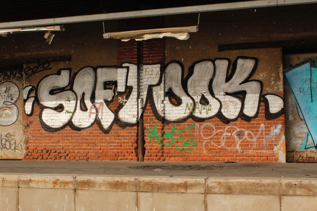 Graffiti Bombing - Photo by FameBalken