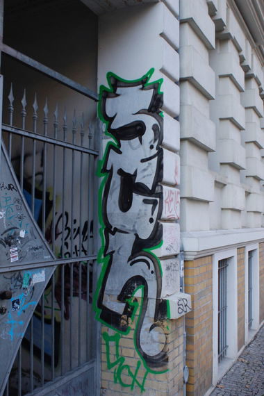 Graffiti Bombing - Photo by FameBalken
