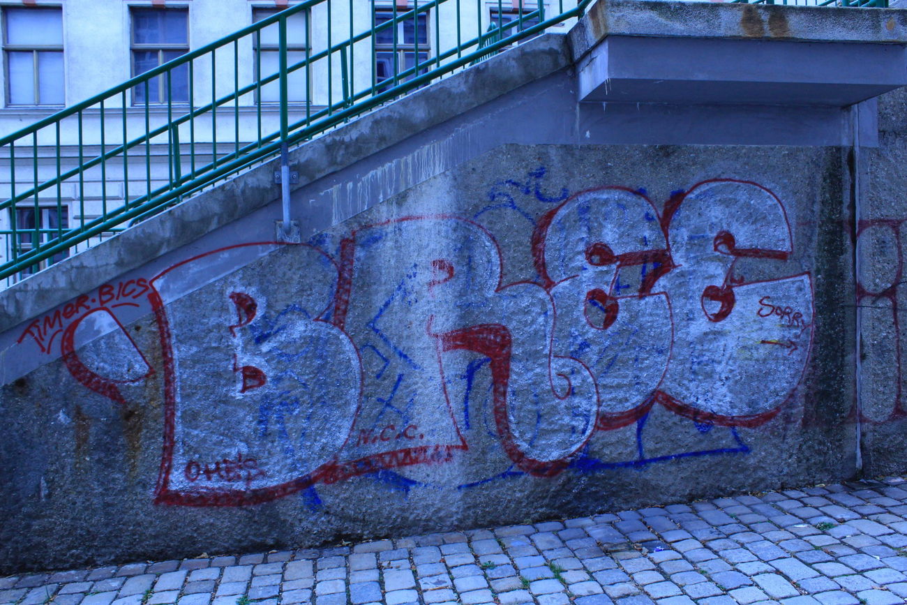 Graffiti Bombing - Photo by FameBalken