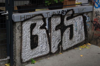 Graffiti Bombing - Photo by FameBalken