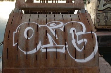 Graffiti Bombing - Photo by FameBalken