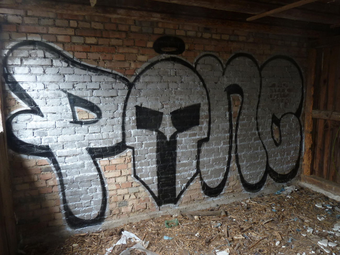 Graffiti Wall - Photo by FameBalken