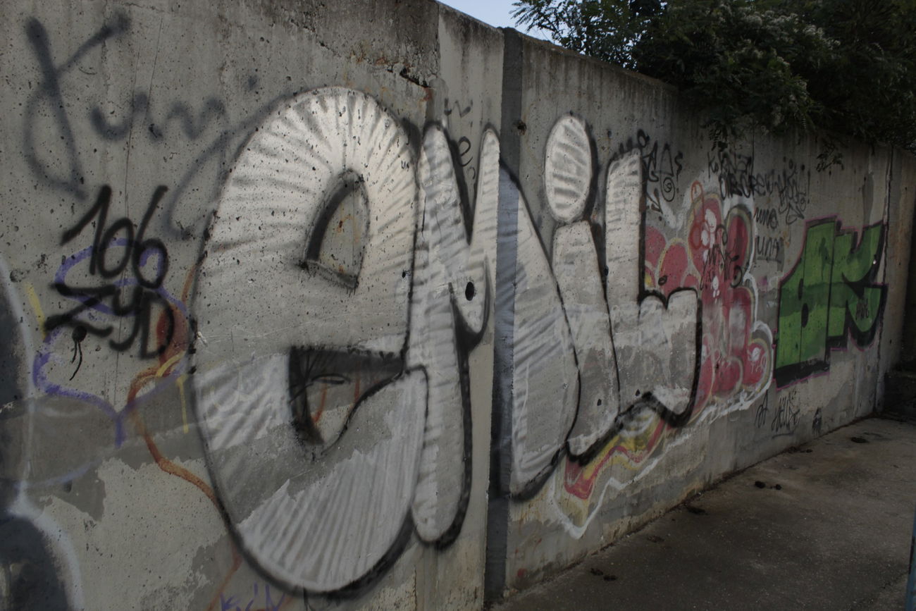 Graffiti Bombing - Photo by FameBalken