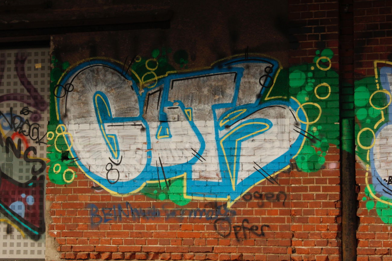 Graffiti Bombing - Photo by FameBalken
