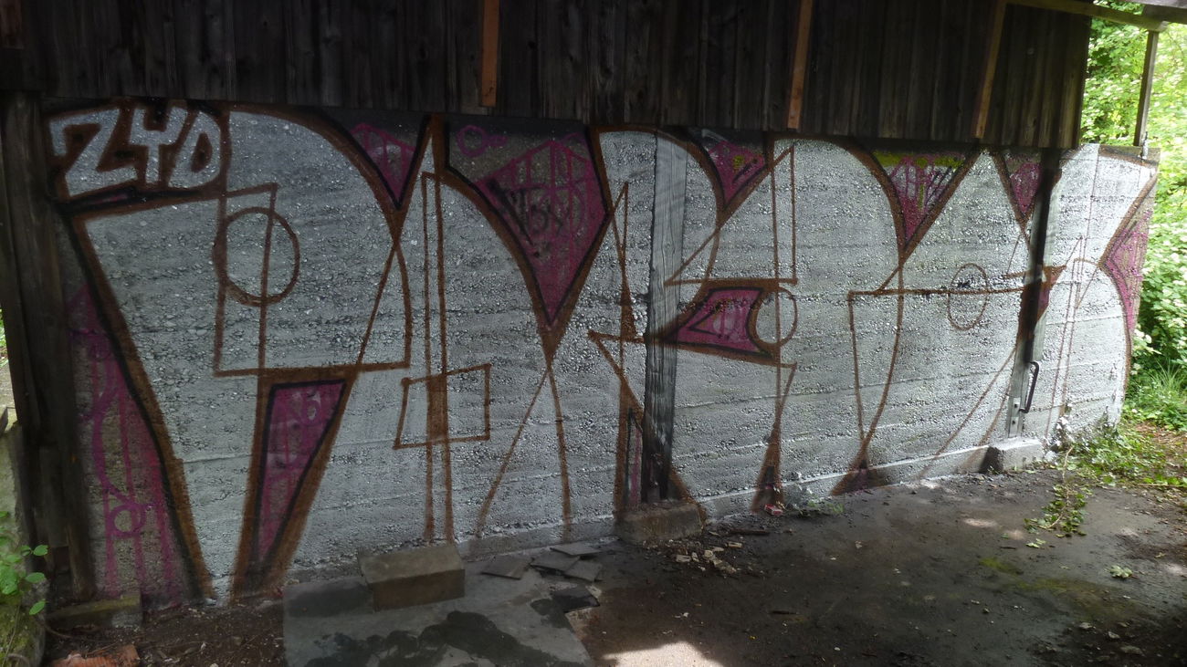 Graffiti Bombing - Photo by FameBalken