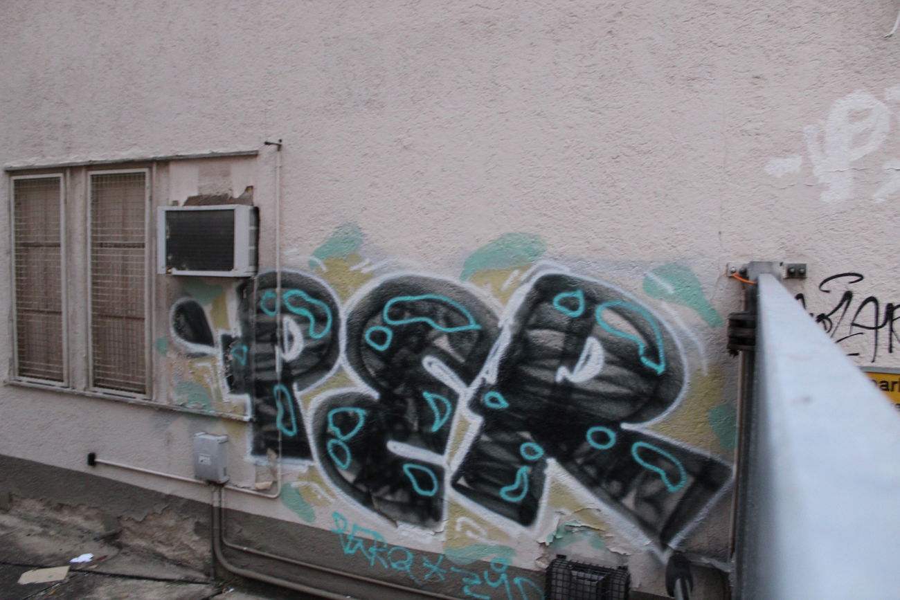 Graffiti Bombing - Photo by FameBalken