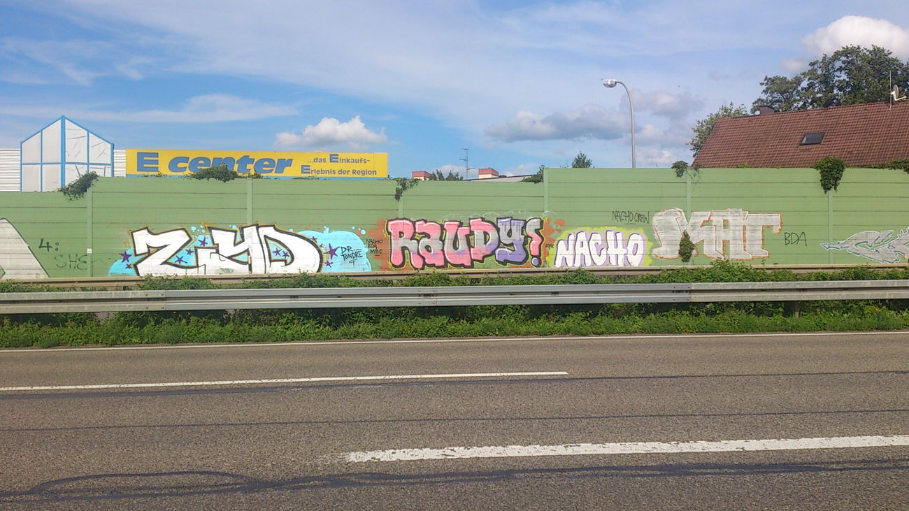 Graffiti Bombing - Photo by FameBalken