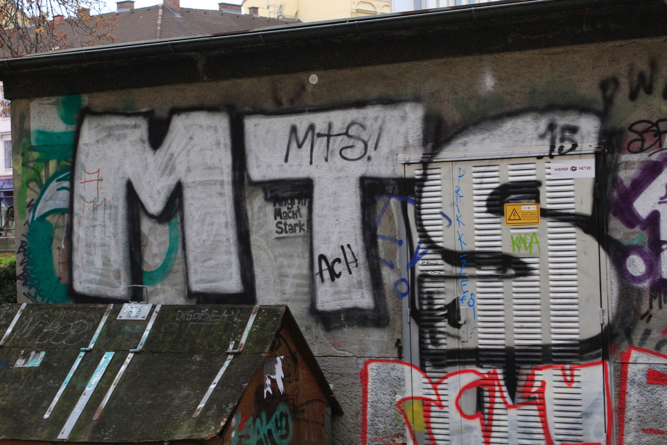 Graffiti Bombing - Photo by FameBalken
