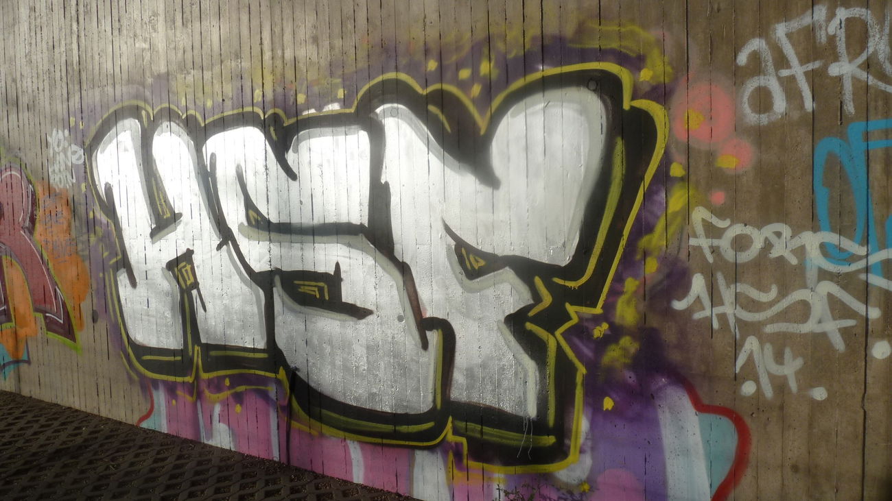 Graffiti Bombing - Photo by FameBalken