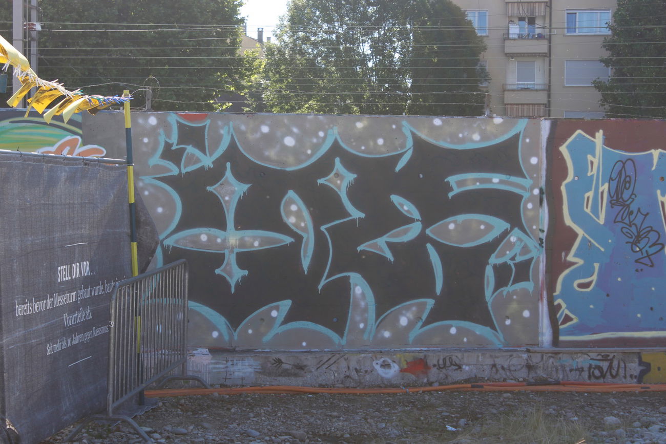 Graffiti Wall - Photo by FameBalken