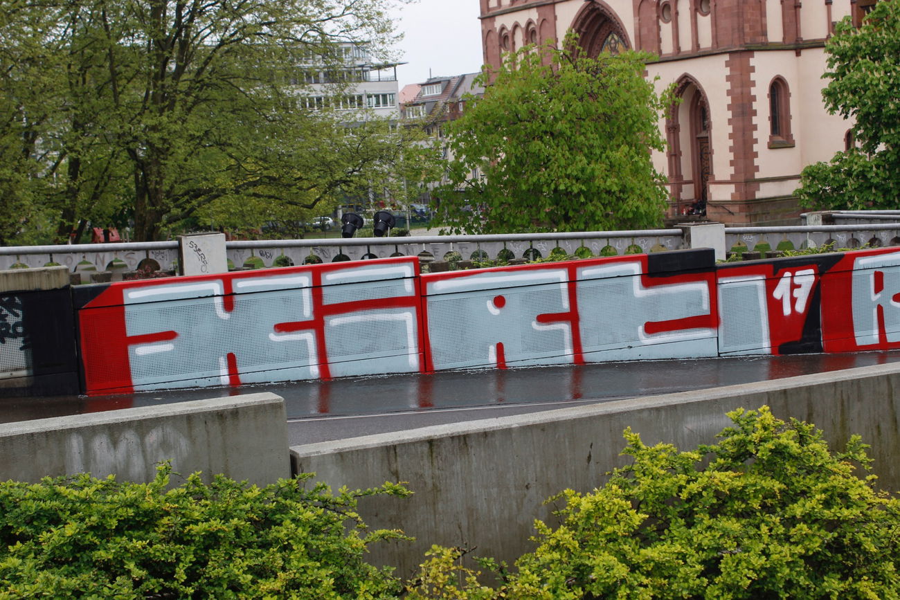 Graffiti Bombing - Photo by FameBalken