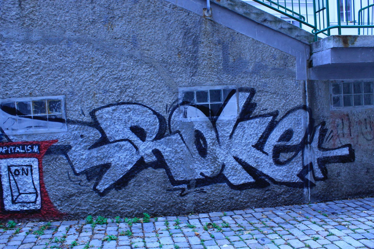 Graffiti Bombing - Photo by FameBalken
