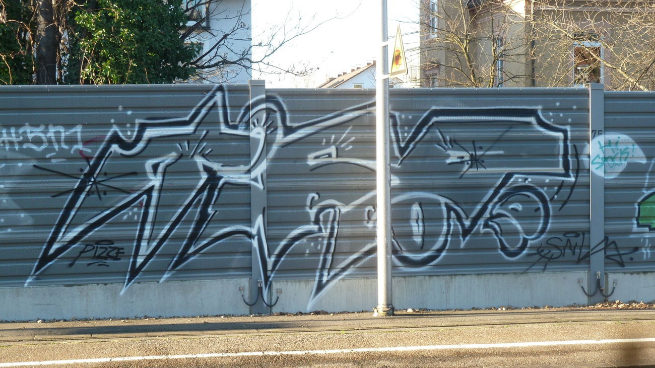 Graffiti Bombing - Photo by FameBalken