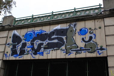 Graffiti Bombing - Photo by FameBalken