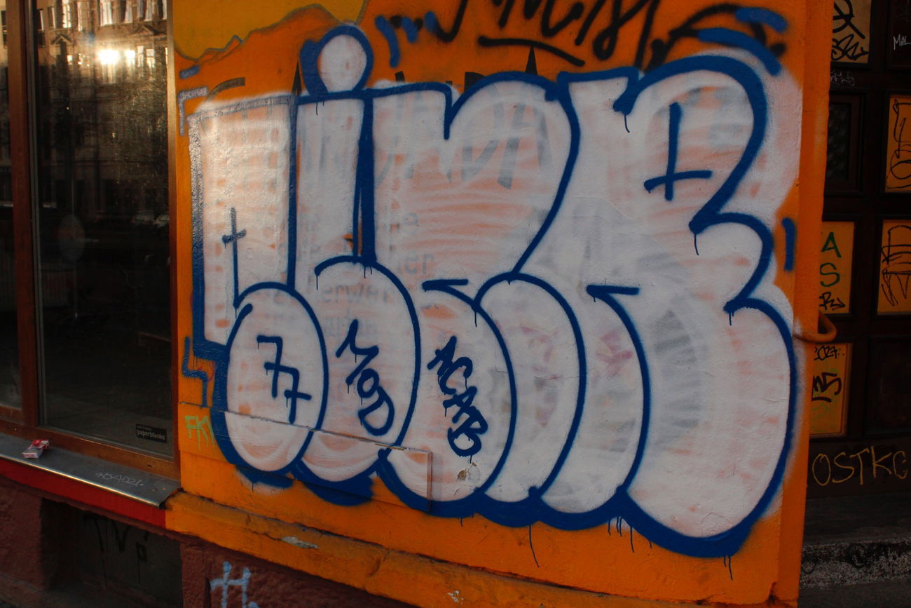 Graffiti Bombing - Photo by FameBalken