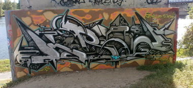 Graffiti Wall - Photo by Famelevel_O