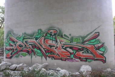 Graffiti Wall - Photo by Famelevel_O