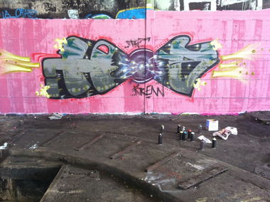 Graffiti Wall - Photo by FarbenFroh - The, Krew, 2013 (2013)