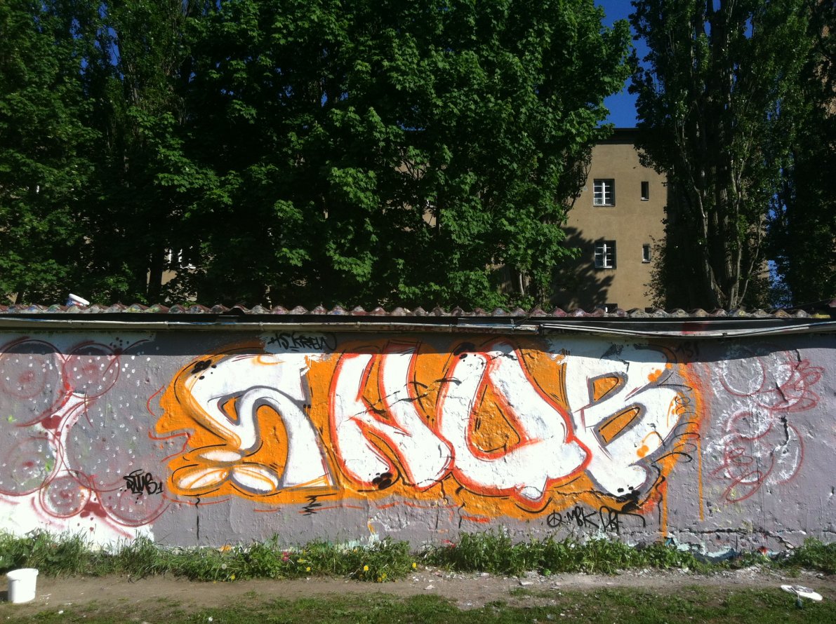 Graffiti Bombing - Photo by FarbenFroh - Theoner (2013)