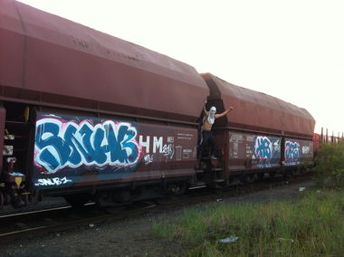 Graffiti Train - Photo by FarbenFroh - JustoneLove (2013)