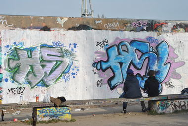 Graffiti Wall - Photo by FarbenFroh - OneTwoKru (2013)